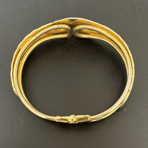 🛑🛑Sold- Vintage Cloisonné Floral Butterfly Hinge Bracelet - Picture 6 of 15